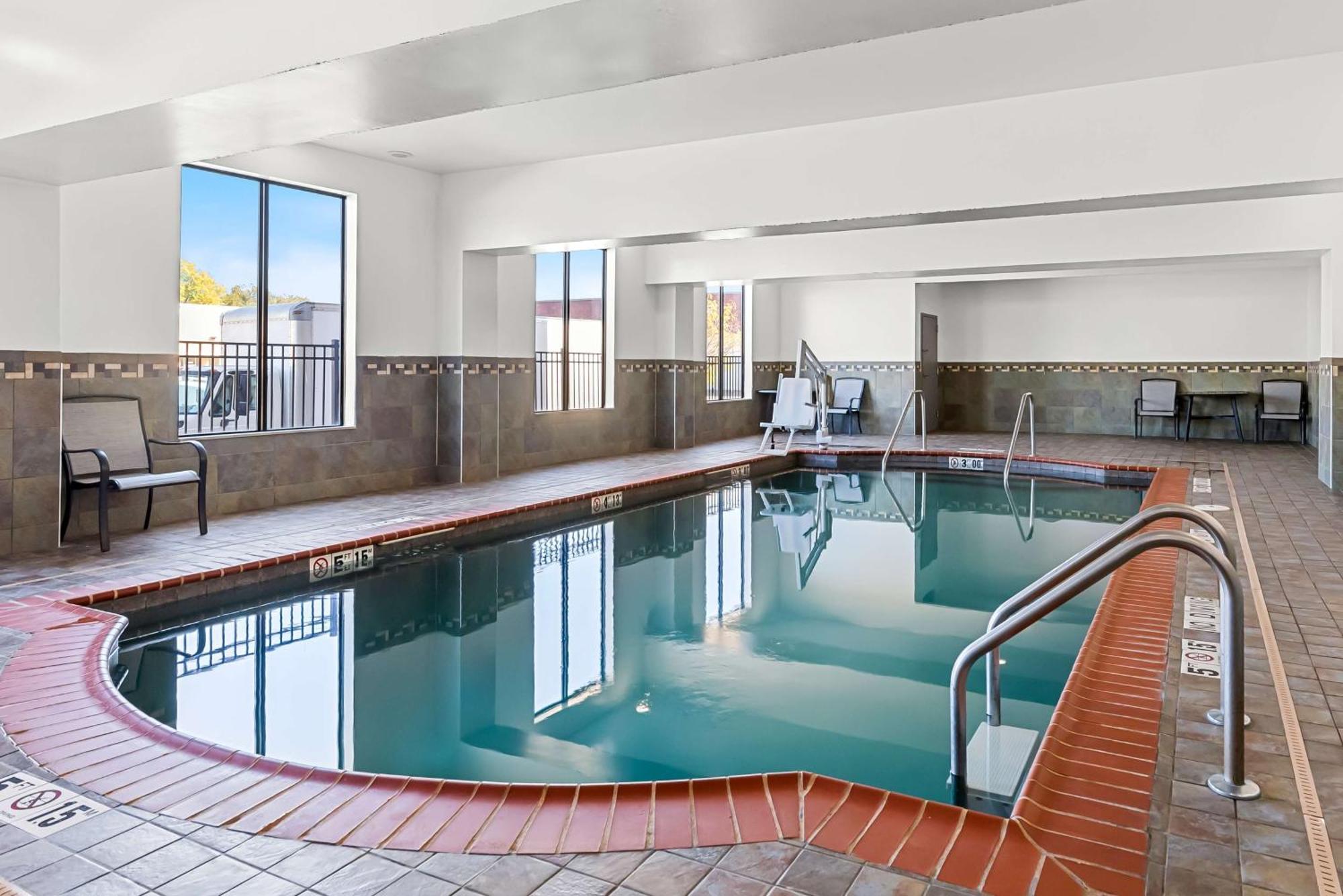 Best Western St. Louis Airport North Hotel & Suites Hazelwood Eksteriør bilde