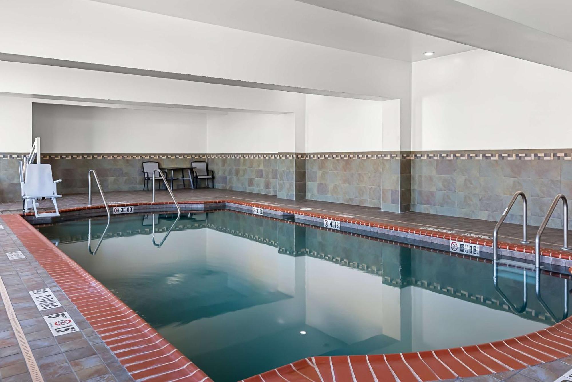 Best Western St. Louis Airport North Hotel & Suites Hazelwood Eksteriør bilde